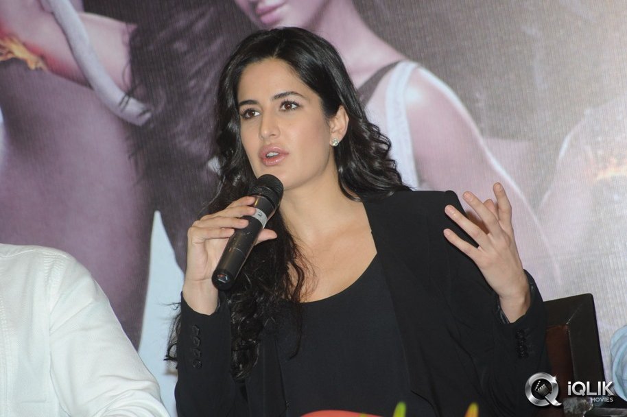 Katrina-Kaif-at-Dhoom-3-Press-Meet